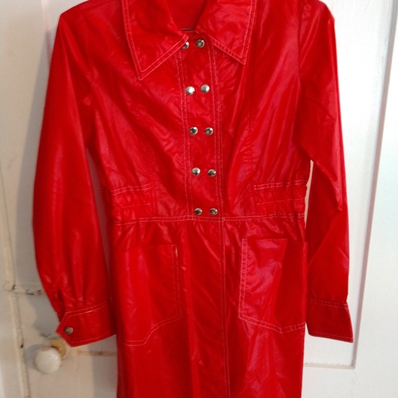 Vintage 1970s Rain Coat Jacket Glossy Nylon ciré red Twiggy Hepburn Retro Mod - Picture 4 of 11